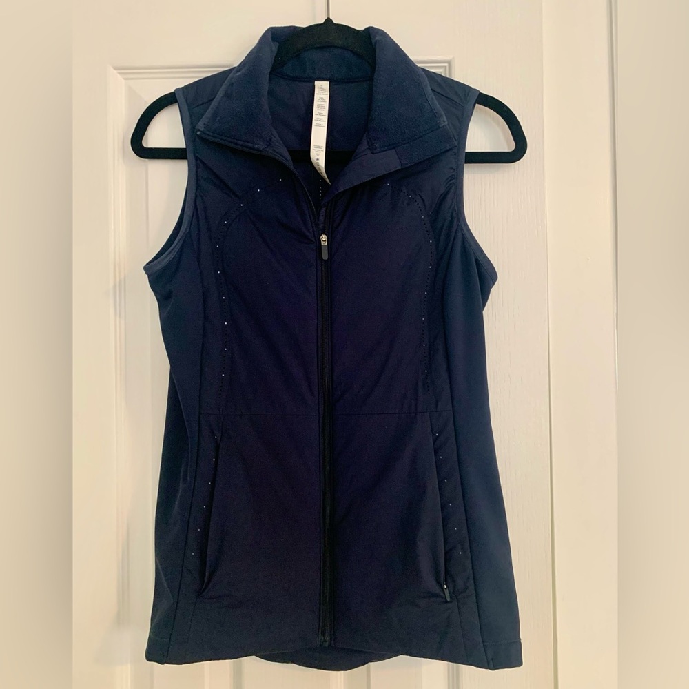 Lululemon Women 6 Navy Run For Cold Vest, Primaloft Athleisure Full Zip EUC
